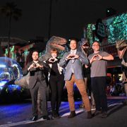『ジュラシック』クリス・プラットら参戦のUSJパレード!