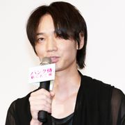 綾野剛『パンク侍』でケガだらけの撮影