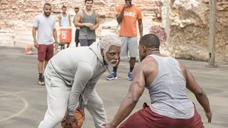 おじいちゃんはプロバスケ選手!人気ドッキリ動画を映画化『アンクル・ドリュー』公開決定