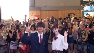 中条あやみ&佐野勇斗、フランスで熱烈歓迎!『3D彼女』上映で大盛り上がり
