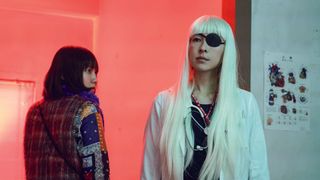 『音タコ』麻生久美子、眼帯&白髪の女医姿!