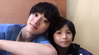 山崎賢人、天才子役・城桧吏との2ショット公開!今夜の「グッド・ドクター」共演に注目