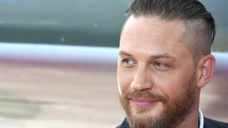 『マッドマックス』トム・ハーディ、自身が逮捕した若者を支援