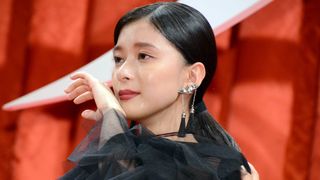 芳根京子、感涙！『累』W主演の土屋太鳳と固く抱き合う