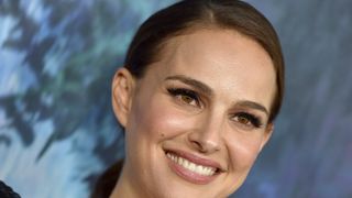 ナタリー・ポートマン、双子役で一人二役!