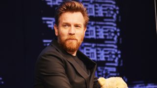 初来日のユアン・マクレガー、ファン250人に熱烈ファンサービス！