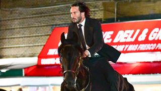 ジョン・ウィック、大都会で馬を駆る!NY撮影現場をキャッチ