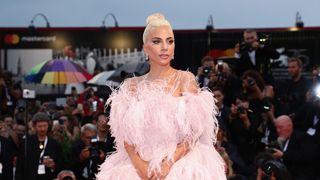 レディー・ガガ、初主演映画とともにベネチア映画祭に登場!