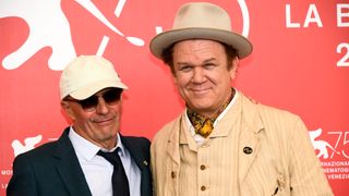 ジョン・C・ライリー、ご機嫌でベネチアわかす!