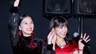 土屋太鳳、芳根京子との撮影終え「寂しい」アツく抱擁交わす