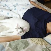 東出昌大とニャンコのほっこりNG…『寝ても覚めても』メイキング映像