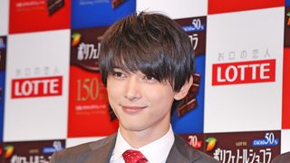 吉沢亮、安田顕と壁ドン合戦！ドラマ再現に大盛り上がり