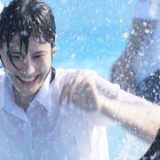 橋本愛のさわやか制服姿!『ここは退屈迎えに来て』場面写真が公開