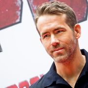 R・レイノルズ、爆発は日常?マイケル・ベイの現場からビデオメッセージ