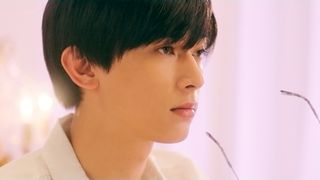 吉沢亮、メガネ男子の魅力がさく裂！『あのコの、トリコ。』