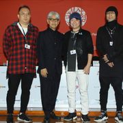 坂本龍一、台風接近の釜山ワールドプレミアで「映画と現実がリンク」