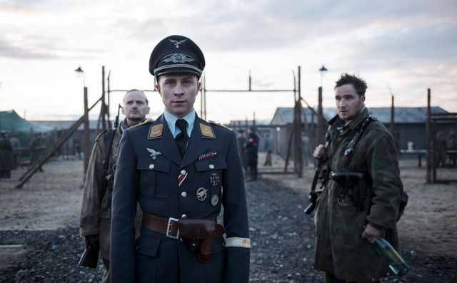 ナチス将校の軍服を拾った若者が独裁者に変貌\u2026実話を基にした
