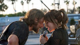 夜の駐車場にレディー・ガガの美声!『アリー/スター誕生』本編映像公開