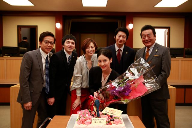 法廷セットでサプライズ誕生会