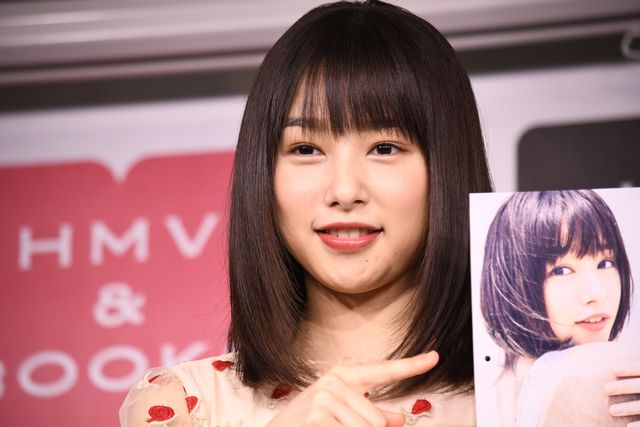 桜井日奈子、大人へ一歩「色気」を意識したカレンダーブック