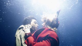 村上虹郎×SUMIREがぶつかり合う!UAの「太陽手に月は心の両手に」を浅野忠信のバンドがカバー