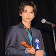 吉沢亮、初の映画賞!「もっともっとやりたい」
