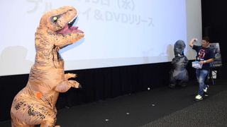 松坂大輔投手、ティラノサウルスを渾身のストレートで撃退!