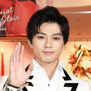 新田真剣佑、バイクが似合う若手俳優トップに!