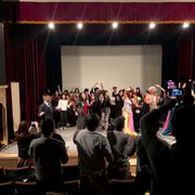 閉幕はレインボー!無料上映会で観客全員が踊るブルーバード映画祭