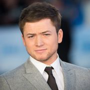 タロン・エガートンの弓の腕前、ジェニファー・ローレンスよりもたぶん上