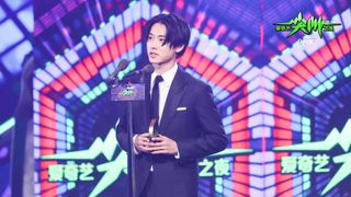 山崎賢人、中国のアワードでアジアベスト俳優賞に輝く！中国語であいさつ