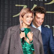 ブラッドリー・クーパー来日!凍えるローラに紳士な対応!