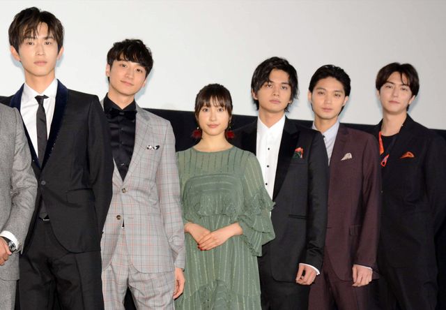 (左から)杉野遥亮、小関裕太、土屋太鳳、北村匠海、磯村勇斗、稲葉友