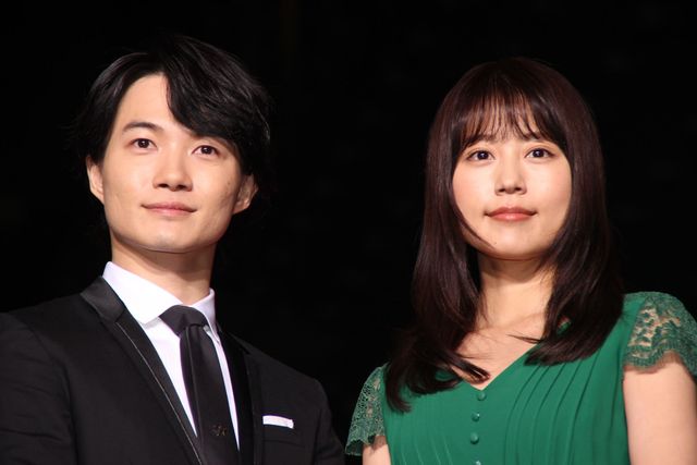 恋人同士を演じた神木隆之介と有村架純
