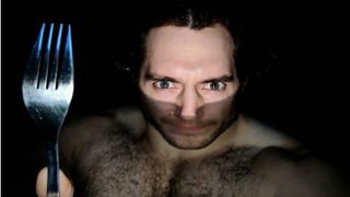 ヘンリー・カヴィル、アクアマンになりきり映画を絶賛！