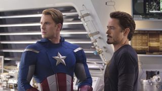 クリス・エヴァンス、なぜか現代テクノロジーにイラつく ダウニー・Jrら共演者も反応