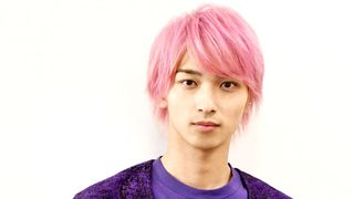 横浜流星「初めて恋をした日に読む話」ピンク髪のイケメン高校生役で注目！