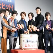 『映画刀剣乱舞』初日に刀剣男士勢ぞろい!鈴木拡樹ら感無量