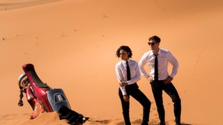 メン・イン・ブラックが砂漠に不時着 新ビジュアル&予告編公開