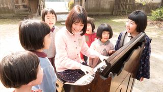 大原櫻子、オルガンで童謡を弾き語り!『あの日のオルガン』本編映像