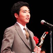 主演賞受賞の柄本佑、母・角替和枝さんに「きっと喜んでくれている」