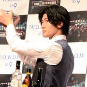 三浦春馬、バーテンダー実演にファンうっとり