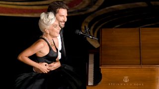 『アリー／スター誕生』レディー・ガガ＆ブラッドリー・クーパーが生デュエット！観客総立ち