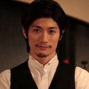 三浦春馬、ヒゲのバーテンに!ドラマ「ダイイング・アイ」SP動画