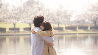 有村架純&伊藤健太郎、胸キュンハグの裏側!『コーヒーが冷めないうちに』メイキング