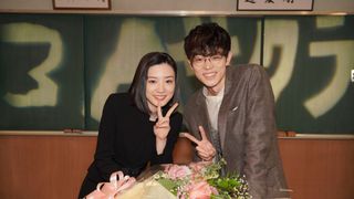 「3年A組」永野芽郁、喪服姿でクランクアップ!菅田将暉が花束贈呈