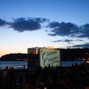 海辺で『ネバーエンディング・ストーリー』を観賞!逗子海岸映画祭今年も開催