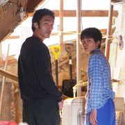 草なぎ剛&山崎光の“親子”ショットも!『まく子』新場面写真