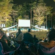 泊まれる公園でオールナイト上映!「夜空と交差する森の映画祭」今年も開催