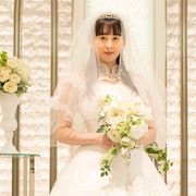 早見あかり、結婚後初ウエディングドレス!「ラーメン大好き小泉さん」で披露